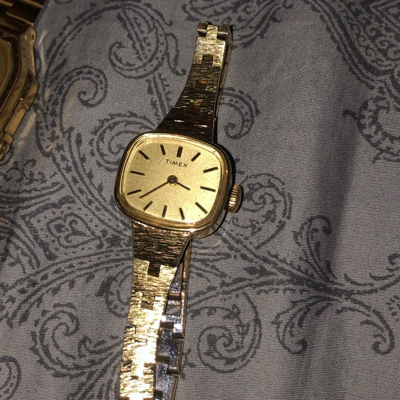 RARE women’s VINTAGE TIMEX WATCH ANTIQUE - Picture 5 of 6